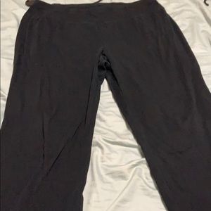 Catherine’s black yoga pants